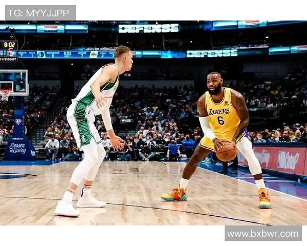 鹈鹕与湖人激战正酣双方争夺季后赛席位的关键对决分析